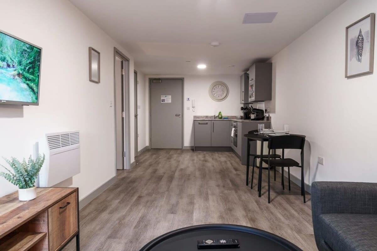 Modern 1 Bed Apartment In Liverpool Centre Exterior photo